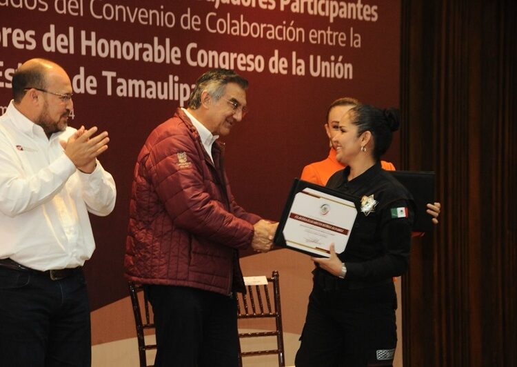 Entrega AVA reconocimientos a servidores públicos capacitados por el Senado