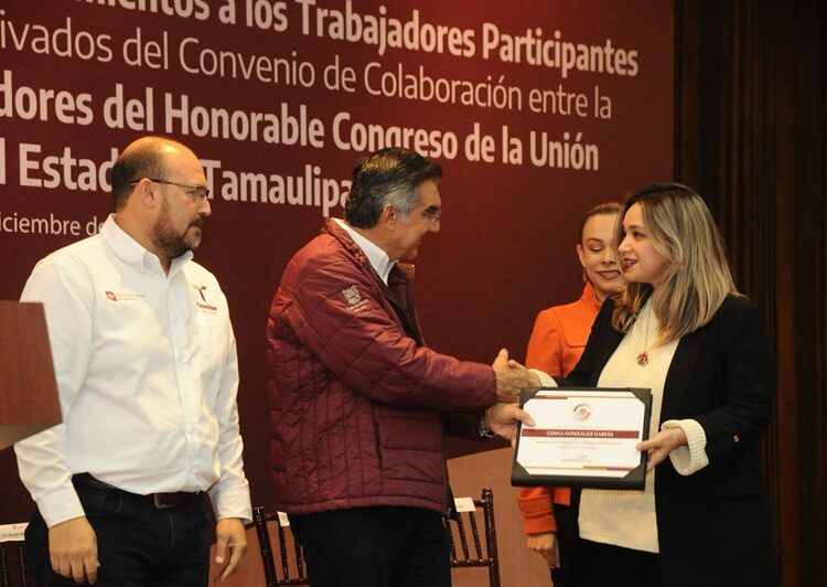 Entrega AVA reconocimientos a servidores públicos capacitados por el Senado