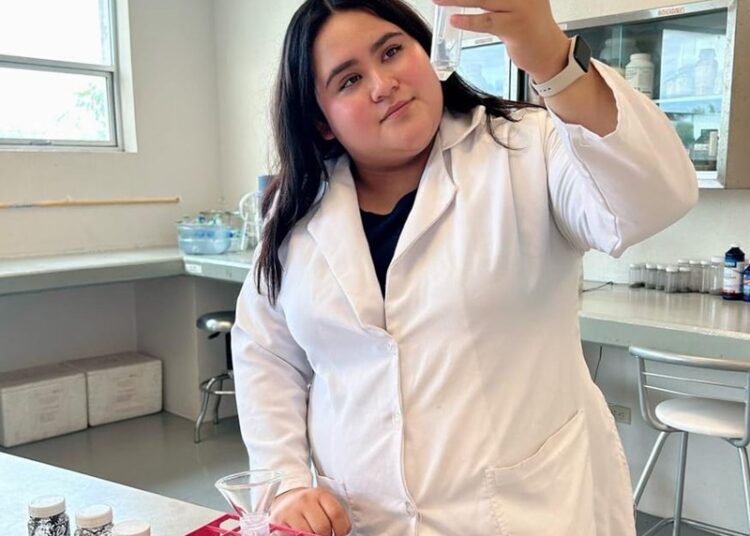 Analiza estudiante de la UAT la presencia de metales pesados en suelos de cultivo citrícola