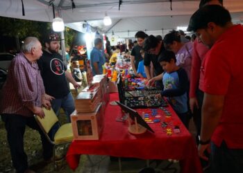Apoyan familias a emprendedores locales en Bazar Navideño