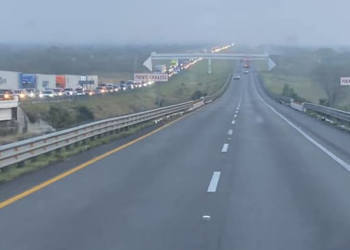 Siguen los atorones en la Monterrey-Nuevo Laredo