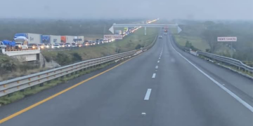 Siguen los atorones en la Monterrey-Nuevo Laredo