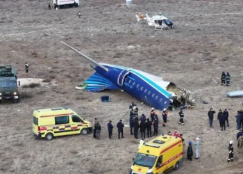 Más de 30 mueren al estrellarse avión