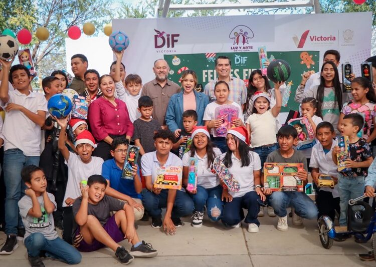 Comienzan a recibir niños donativos de juguetes del DIF Victoria