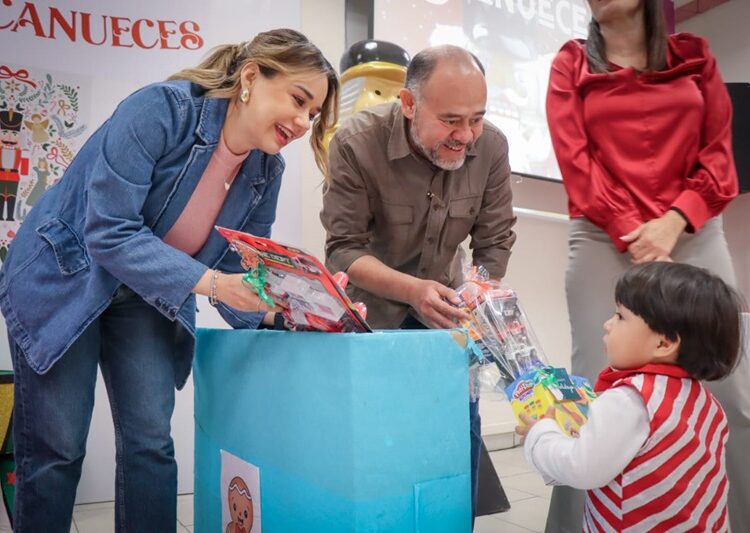 Comienzan a recibir niños donativos de juguetes del DIF Victoria