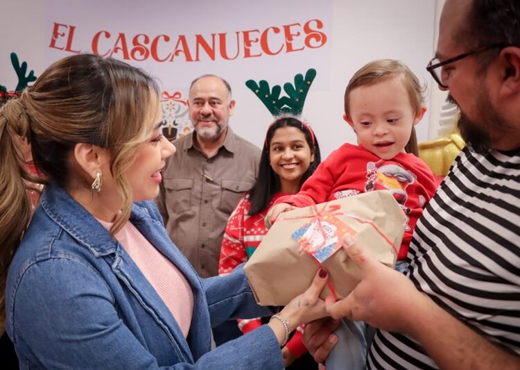 Comienzan a recibir niños donativos de juguetes del DIF Victoria