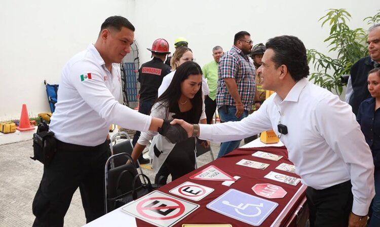 Comienzan a recibir niños donativos de juguetes del DIF Victoria