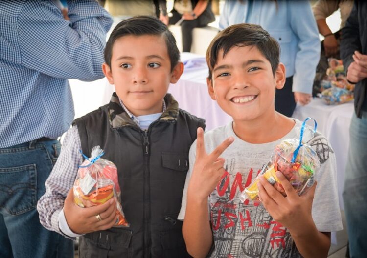 Comienzan a recibir niños donativos de juguetes del DIF Victoria