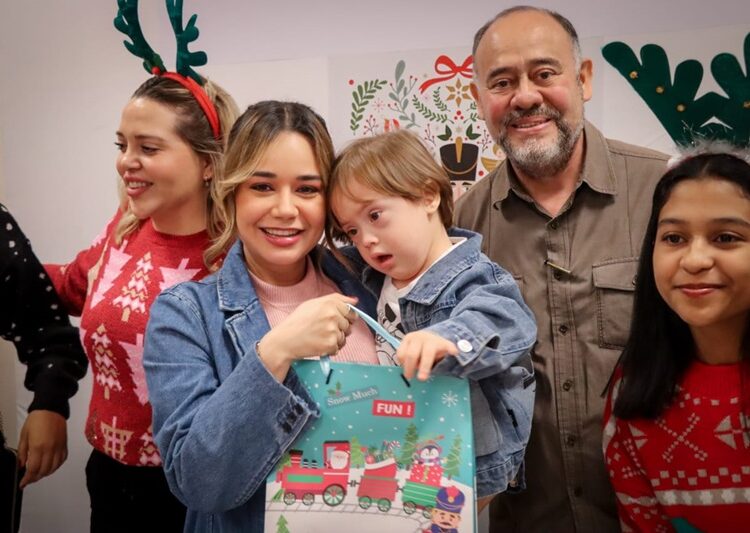Comienzan a recibir niños donativos de juguetes del DIF Victoria