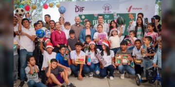 Comienzan a recibir niños donativos de juguetes del DIF Victoria