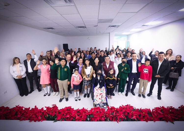 Entrega DIF Tamaulipas becas a estudiantes