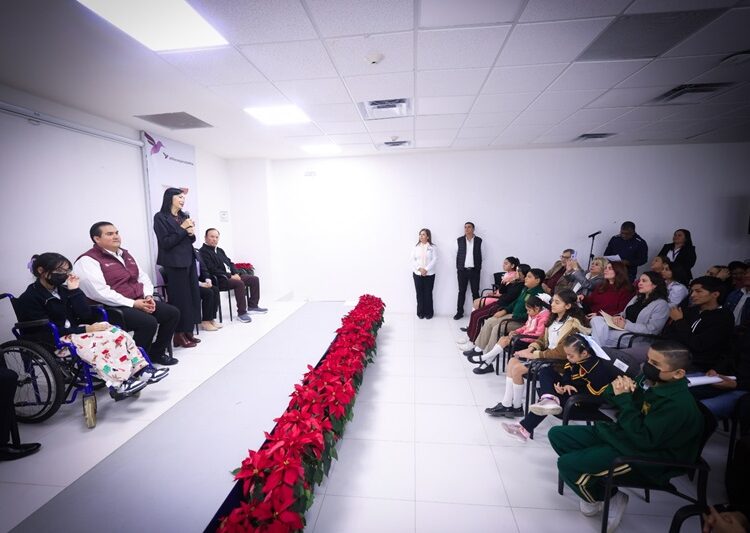 Entrega DIF Tamaulipas becas a estudiantes