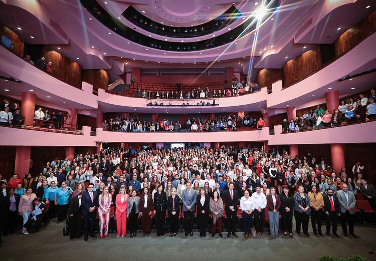 Premian AVA y María de Villarreal a los voluntarios del año