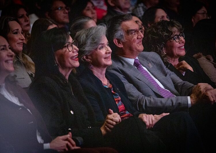 Premian AVA y María de Villarreal a los voluntarios del año