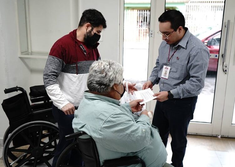 DIF NLD transforma vidas con campaña de cirugías de cataratas