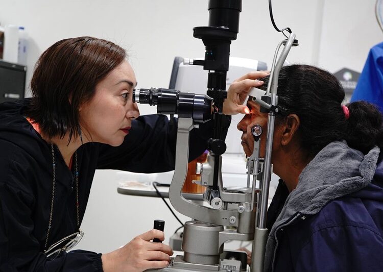 DIF NLD transforma vidas con campaña de cirugías de cataratas