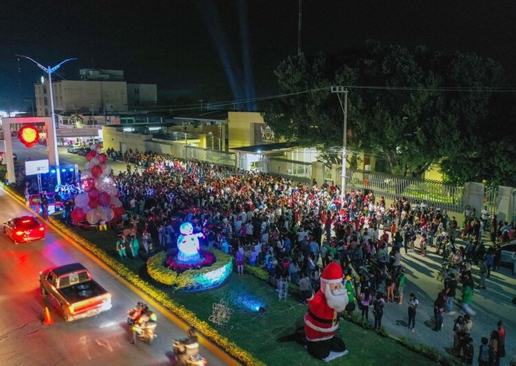 Enciende la UAT el espíritu navideño en El Mante