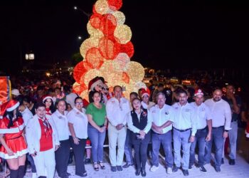 Enciende la UAT el espíritu navideño en El Mante