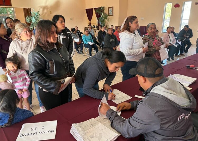 Entrega DIF apoyos a madres de comités de desayunos escolares