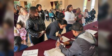 Entrega DIF apoyos a madres de comités de desayunos escolares