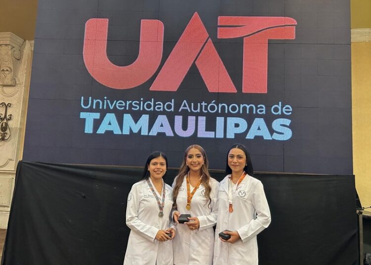 Entrega la UAT en Matamoros la generación 2019-2024 de médicos cirujanos