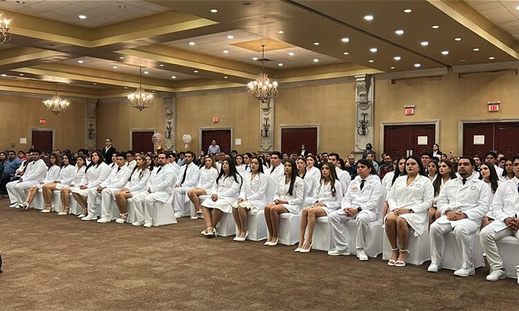 Entrega la UAT en Matamoros la generación 2019-2024 de médicos cirujanos