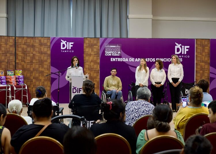 Entregan Mónica y Luz Adriana aparatos funcionales a personas con discapacidad