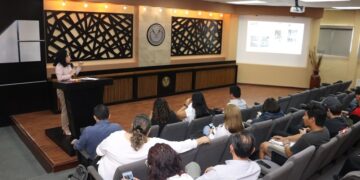 Exponen en la UAT temas especializados de vivienda y hábitat sustentable