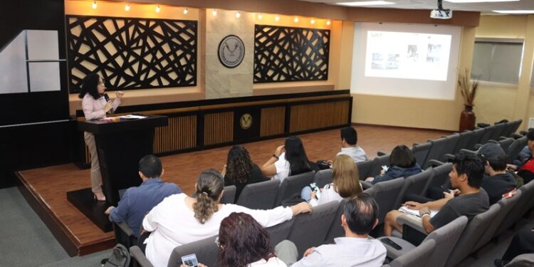 Exponen en la UAT temas especializados de vivienda y hábitat sustentable