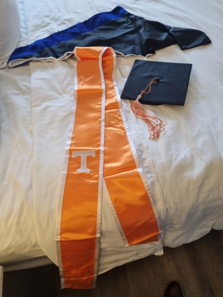 Graduación y noche de antorchas en la Uni. de Tennessee