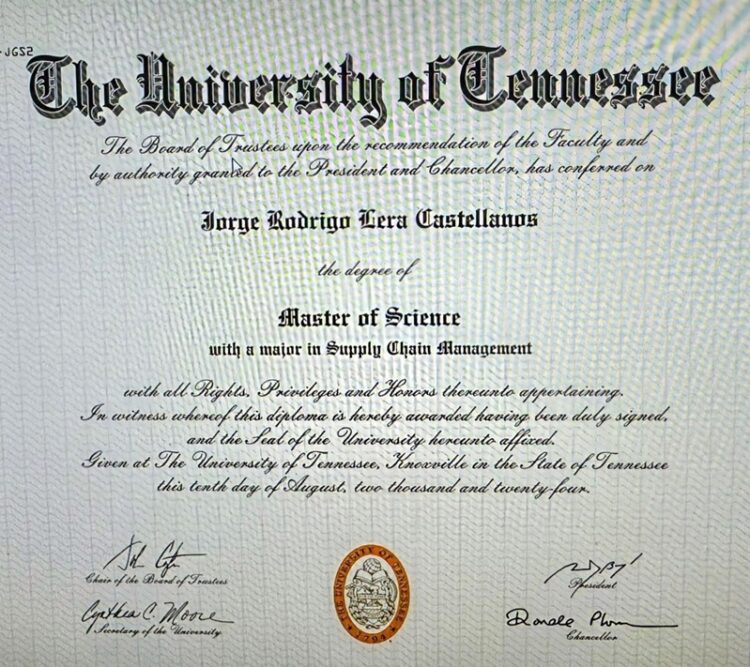 Graduación y noche de antorchas en la Uni. de Tennessee