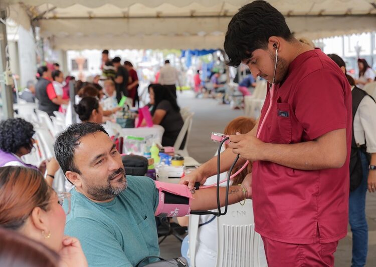 Instala DIF Tampico tradicional ‘Bazar Navideño’ en Plaza de Armas