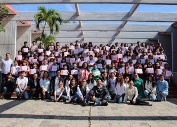 Imparte UAT inglés a niños y adolescentes de comunidades vulnerables