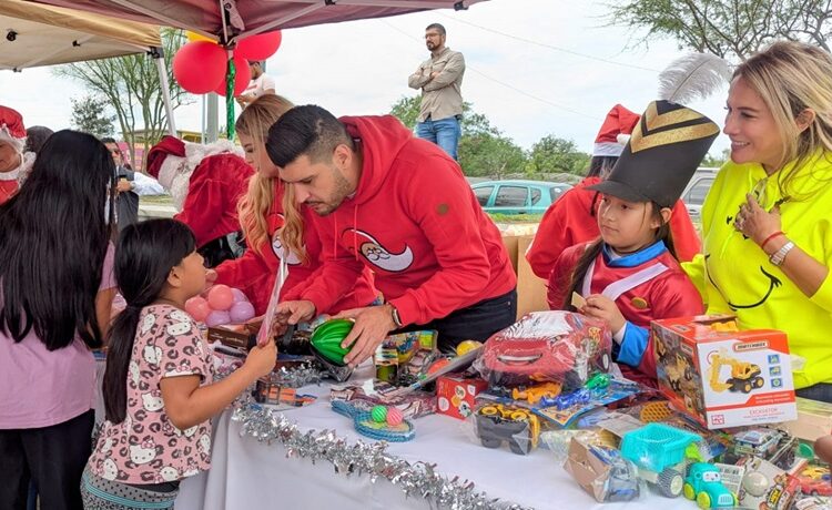 Lleva Beto y SEBIEN espectacular posada a la Col. Santa María