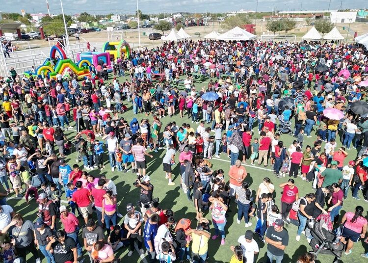 Lleva Gobierno de NLD el espíritu navideño