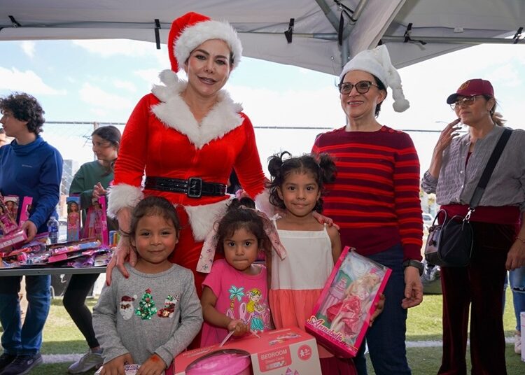 Lleva Gobierno de NLD el espíritu navideño