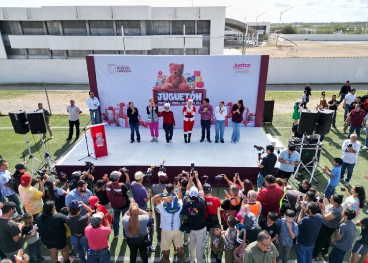 Lleva Gobierno de NLD el espíritu navideño