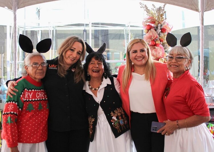 Ofrece la UAT emotivo festejo navideño a los adultos mayores
