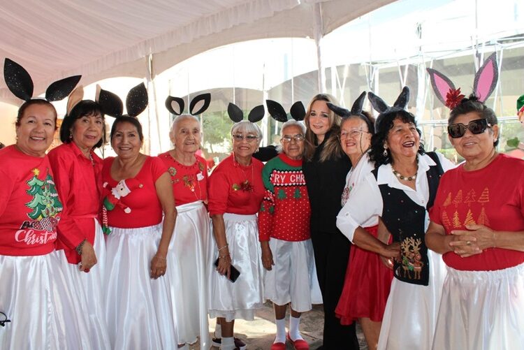 Ofrece la UAT emotivo festejo navideño a los adultos mayores