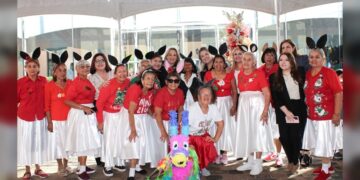Ofrece la UAT emotivo festejo navideño a los adultos mayores