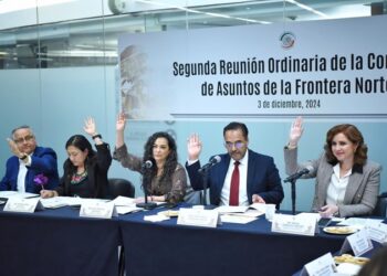 Olga Sosa atiende a transportistas y agentes aduanales de NLD