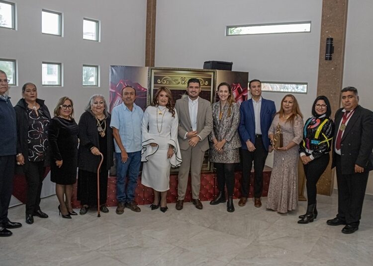 “Otorgan reconocimiento a la Mujer Altruista del Año”: July Fávila