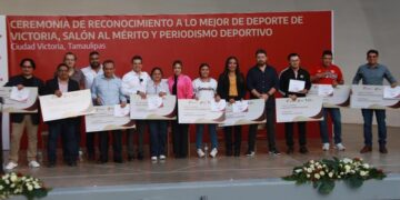 Premia Lalo Gattás a lo mejor del deporte y periodismo victorense