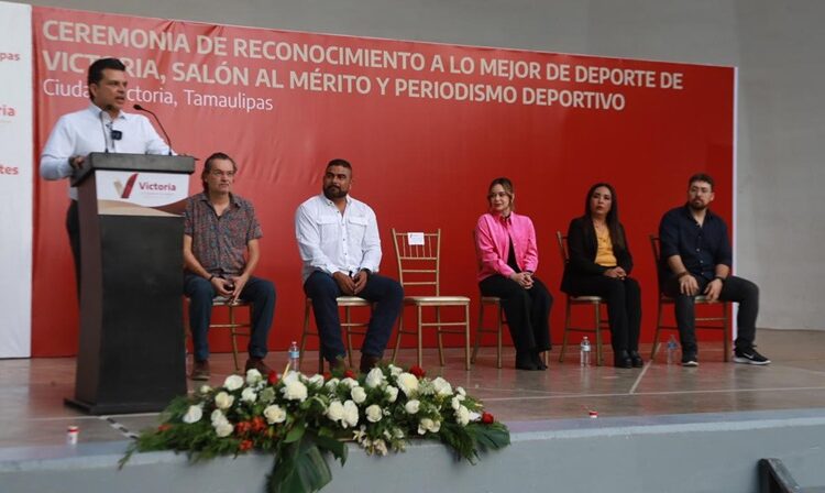 Premia Lalo Gattás a lo mejor del deporte y periodismo victorense