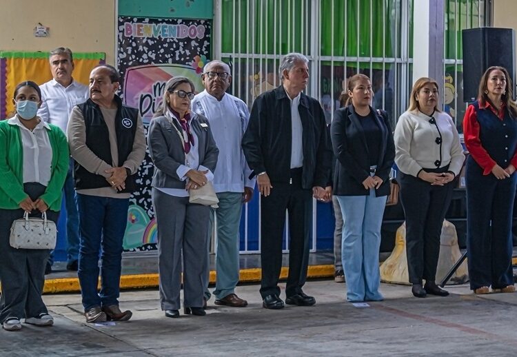 Preside Beto Granados colocar 1.ª piedra en jardín de niños