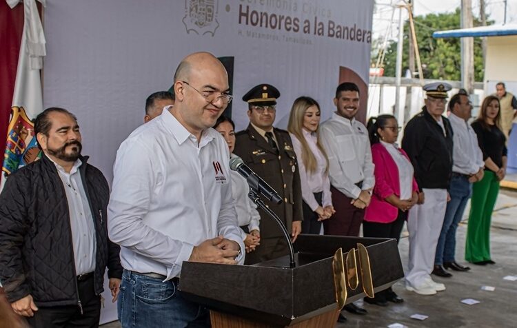 Preside Beto Granados colocar 1.ª piedra en jardín de niños