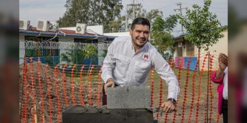 Preside Beto Granados colocar 1.ª piedra en jardín de niños