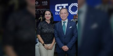 Reconoce Mónica visión y liderazgo empresarial de Robert A. Fleishman