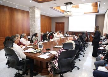 Revisa gobernador AVA avance de proyectos con el gabinete