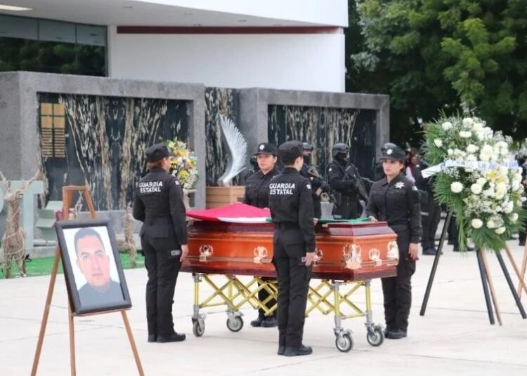 Rindieron honores a policía estatal caído en Tamaulipas